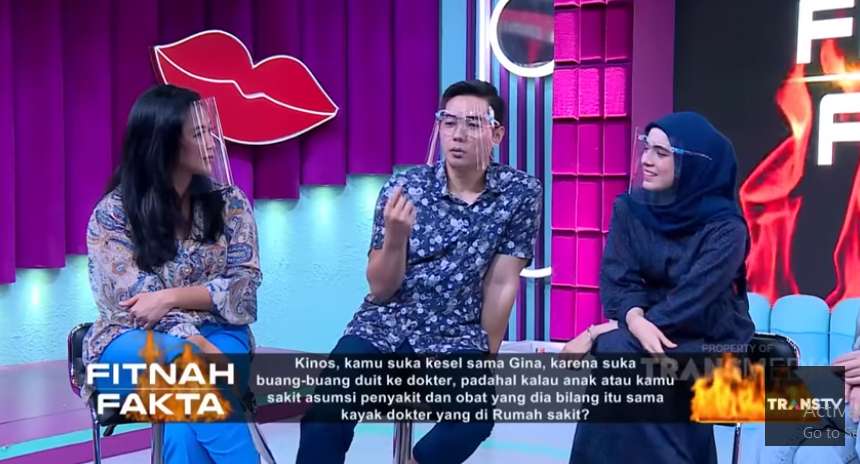 Rizky Kinos dan Nycta Gina dalam acara Rumpi No Secret