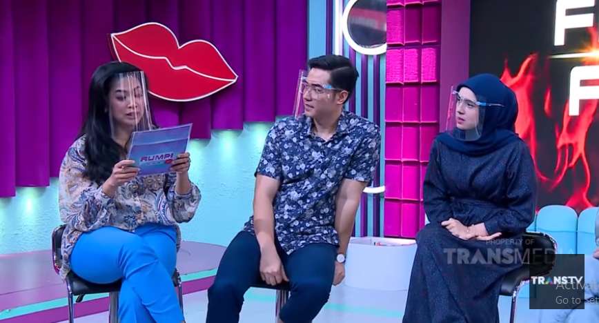 Rizky Kinos dan Nycta Gina dalam acara Rumpi No Secret