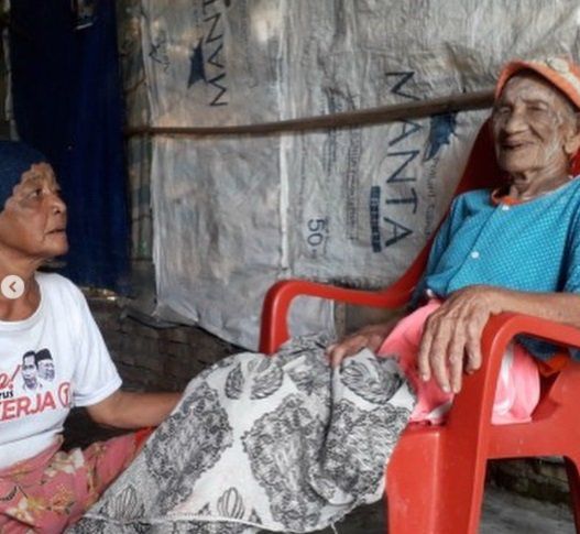 Seorang Nenek Rawat Mertua Usia 115 Tahun