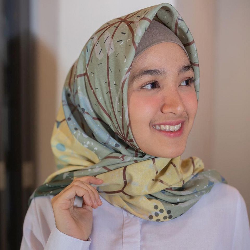 Potret Cut Syifa Pakai Hijab