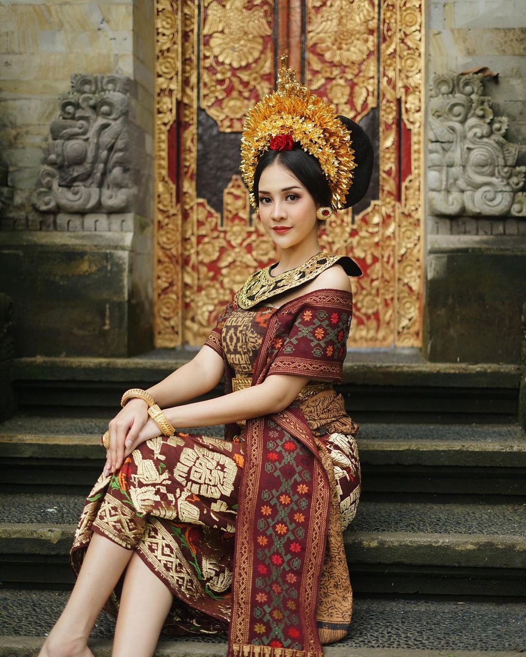 Potret Anya Geraldine dalam Balutan Baju Adat Bali