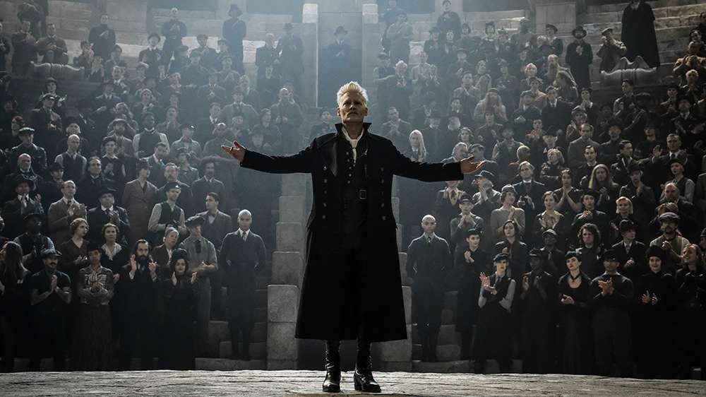 Johnny Deep berperan sebagai Gellert Grindelwald