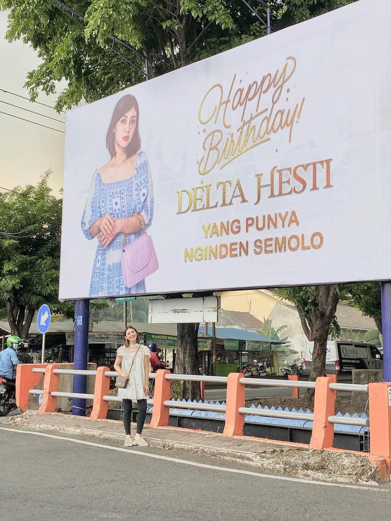 Crazy Rich Surabaya Ucapkan Selamat Ulang Tahun Istrinya Lewat Baliho