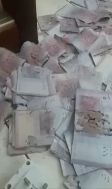 Uang rusak gara-gara disimpan dalam kaleng bekas