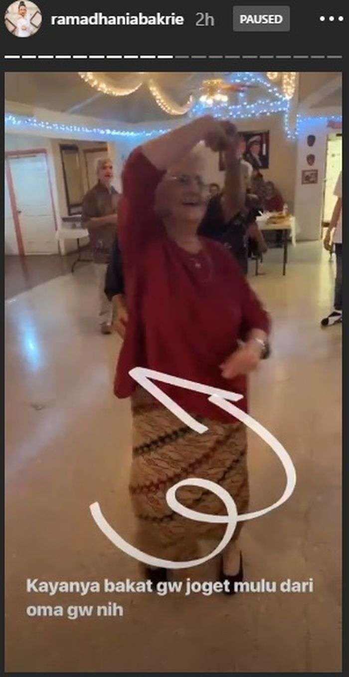 Nenek Nia Ramadhani