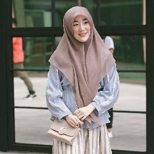 Inspirasi OOTD Hijab ala Larissa Chou