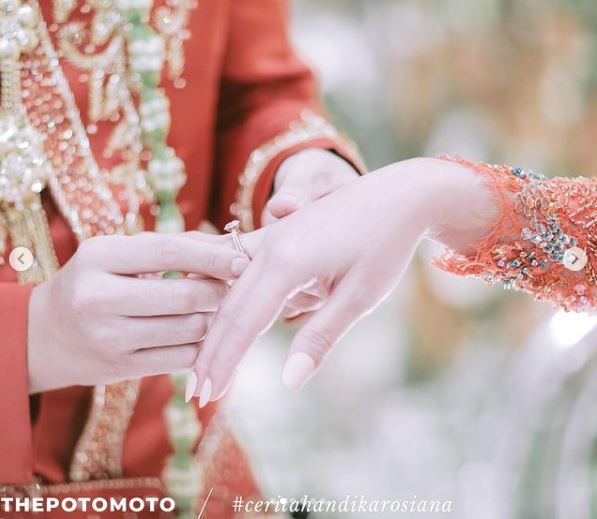 Pernikahan Handika Pratama dan Rosiana Dewi