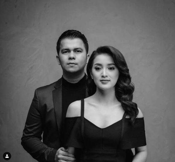 Pernikahan Handika Pratama dan Rosiana Dewi