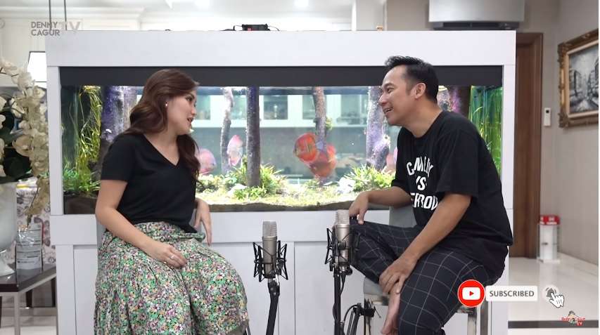 Ayu Ting-Ting dalam Youtube Denny Cagur