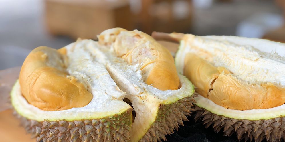 Cara Memilih dan Membelah Durian yang Benar