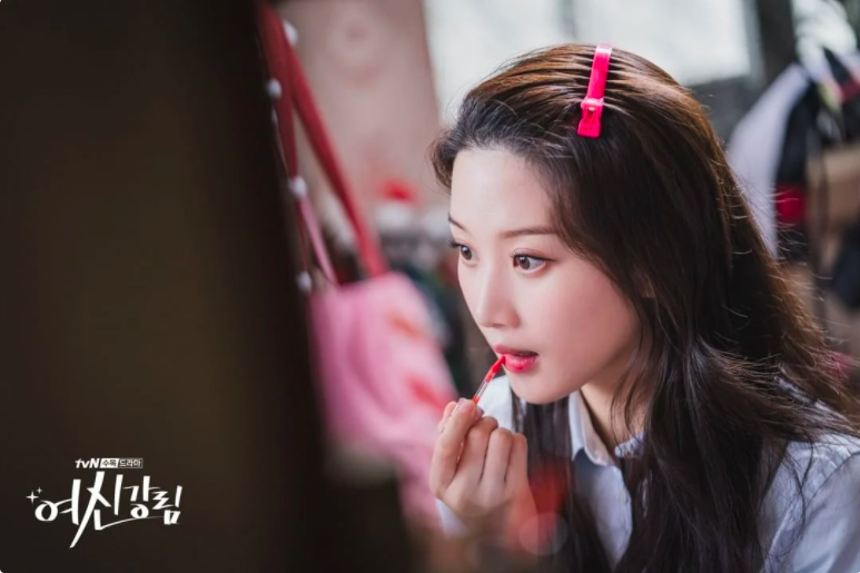 Makeup Im Joo Kyung di Drakor True Beauty
