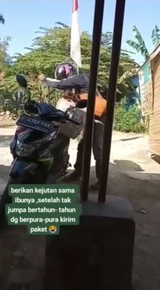 Momen haru pertemuan ibu dan anak