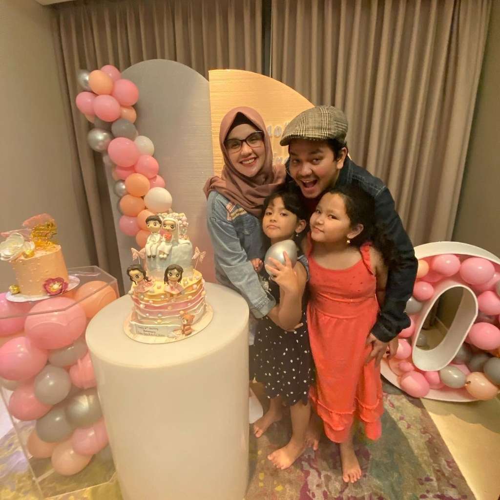 Indra Bekti Bersama Anak dan Istri