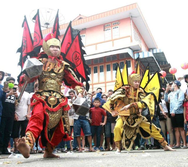 Atraksi Tatung Saat Perayaan Cap Go Meh di Singkawang