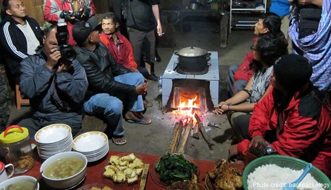 Tradisi Menerima Tamu di Dapur Suku Tengger