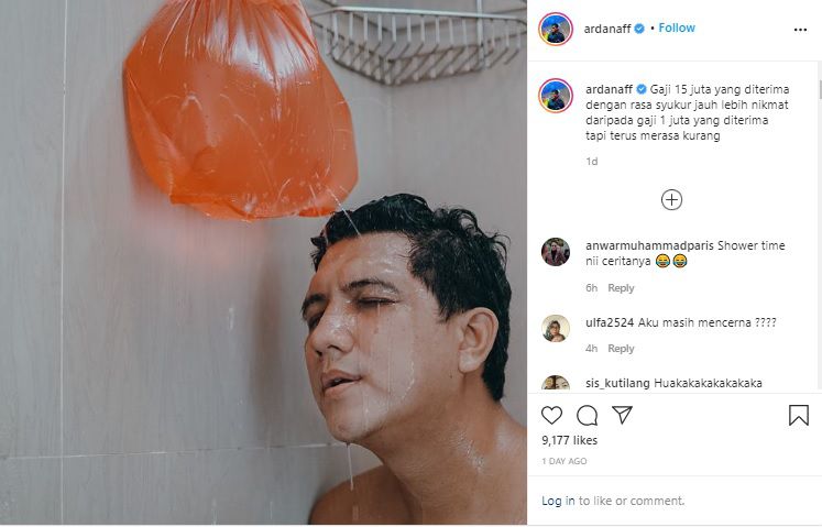 Foto Arda Naff Mandi di Bawah Shower Kantong Kresek, Sukses Bikin Netizen Ngakak