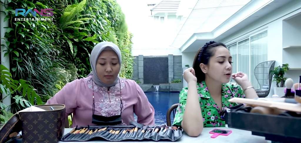 Momen-Momen Nagita Slavina Pakai Make-Up Murah Puluhan Ribu, Begini Nih Hasilnya!