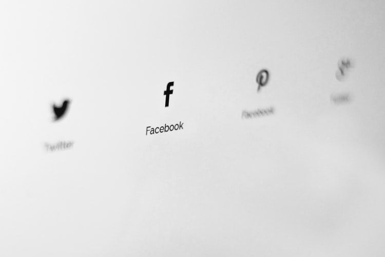 Kata Ungkapan Perasaan Sayang dan Kecewa Hati untuk Status Facebook