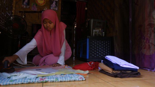 Kisah Ayu Gadis Cilik yang Rela Jadi Buruh Setrika Demi Bisa Sekolah
