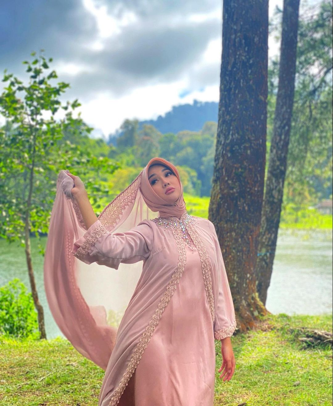 Lucinta Luna Pamer Foto Pakai Hijab, Netizen Auto Pangling!