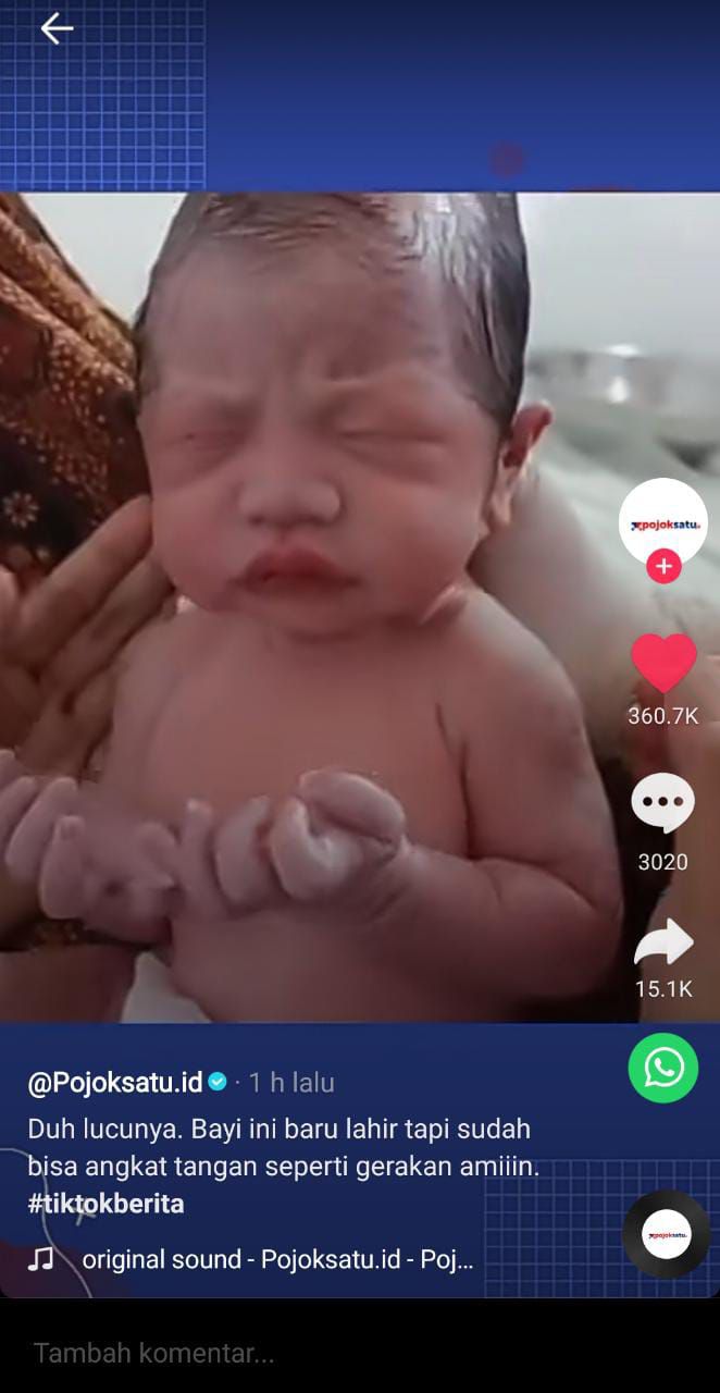 Bayi Tampak Berdoa
