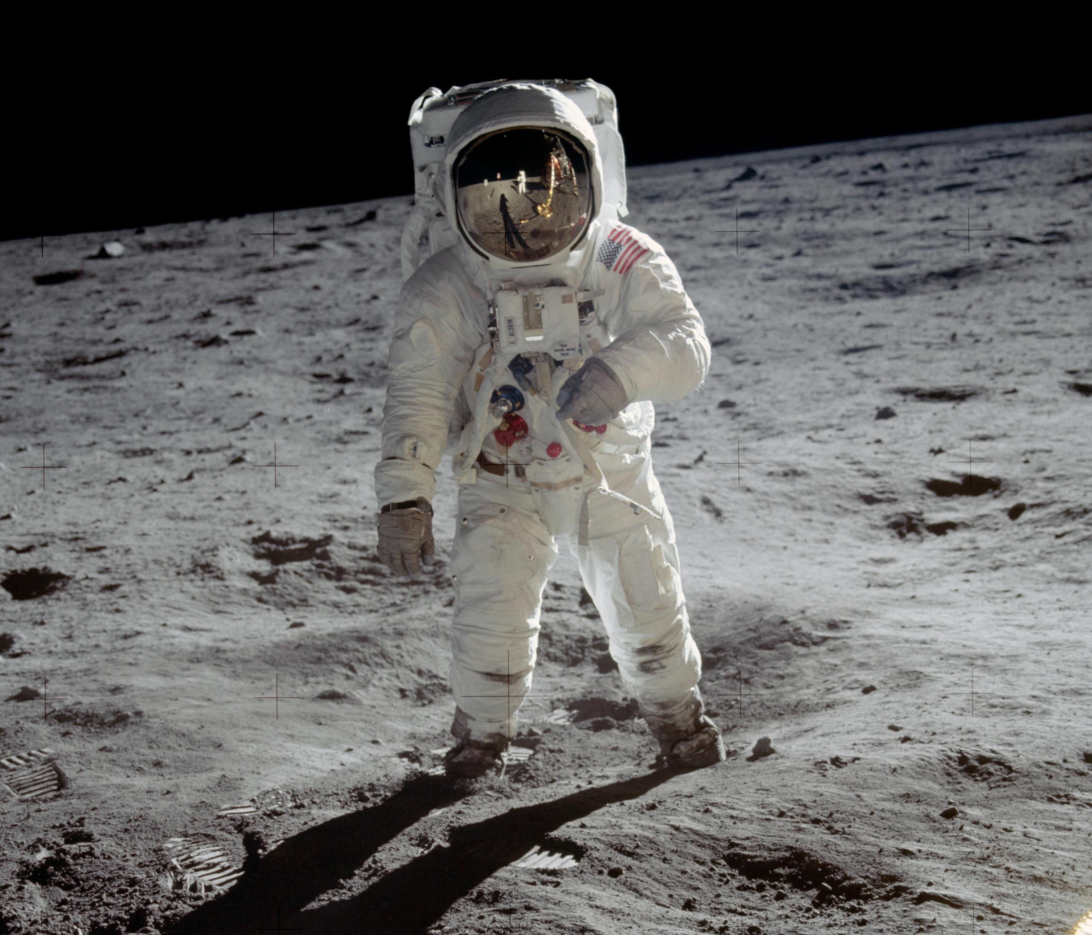 Astronot Apollo 11