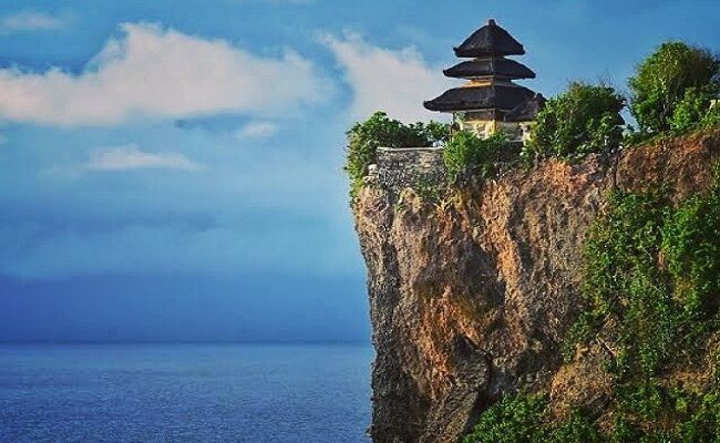 Wisata Terindah Indonesia - Pura Uluwatu Bali