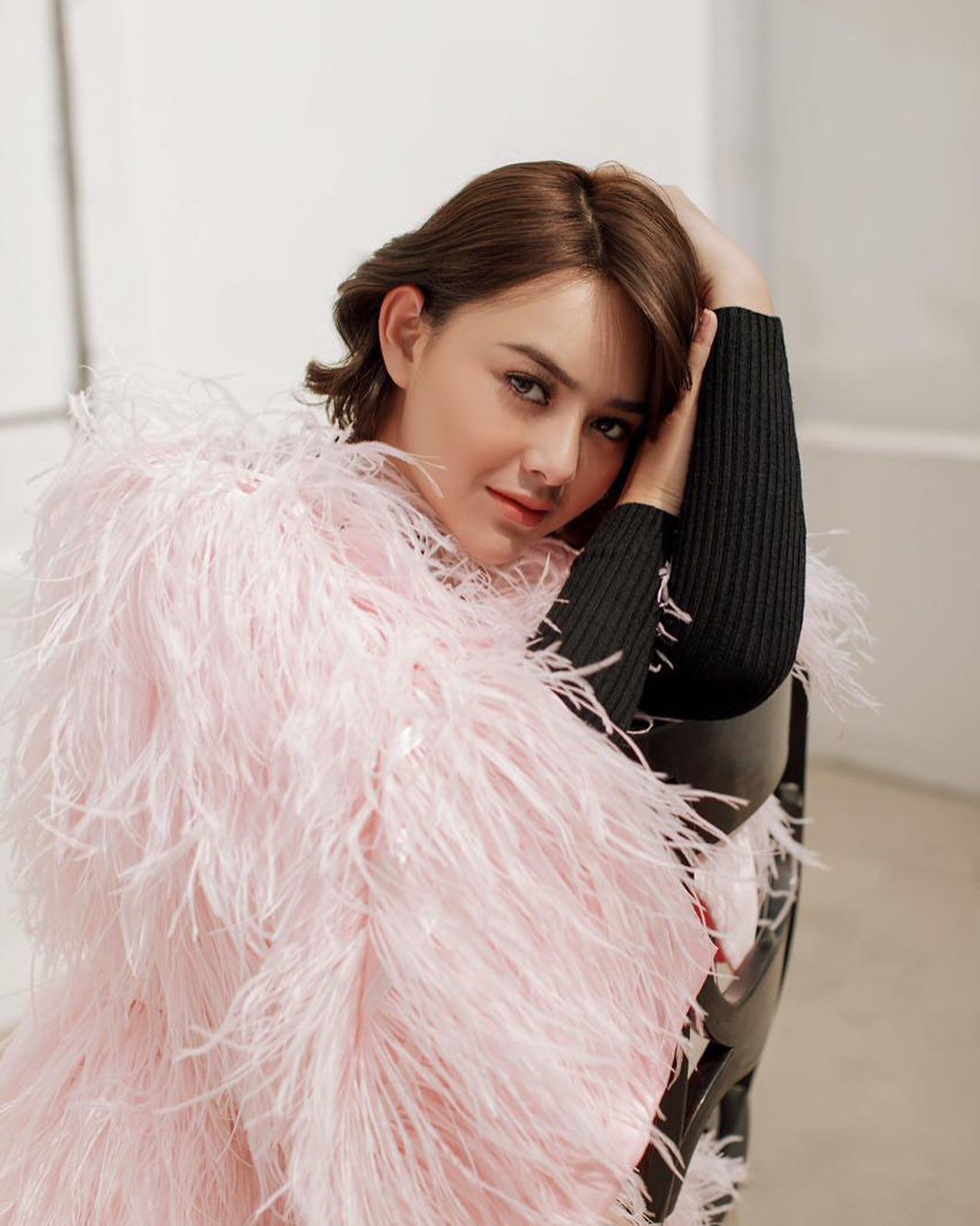 Cantik Banget, Potret Amanda Manopo dengan Kostum Berbulu Tuai Pujian Netizen