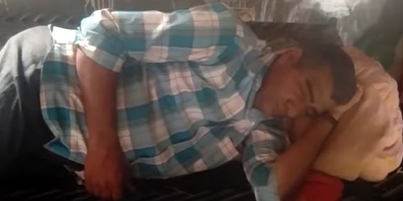 Seorang Pria di India Sanggup Tidur Sampai 300 Hari dalam Setahun