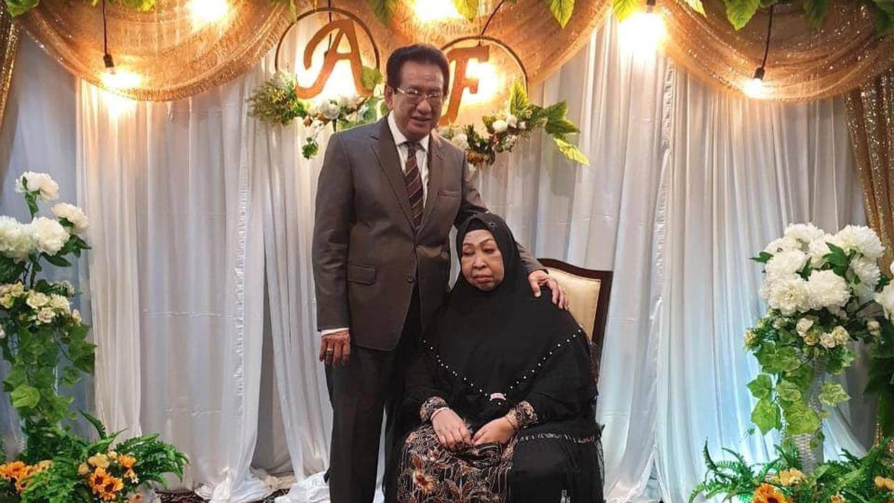 Anwar Fuady dan Almarhumah Istrinya