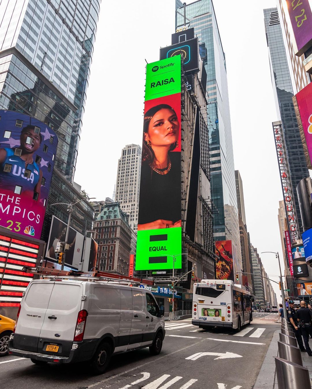 Wajah Raisa di Videotron Times Square