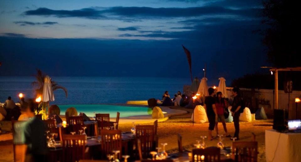 Tempat Wisata Malam di Bali - Pool Party Di El Kabron Restaurant