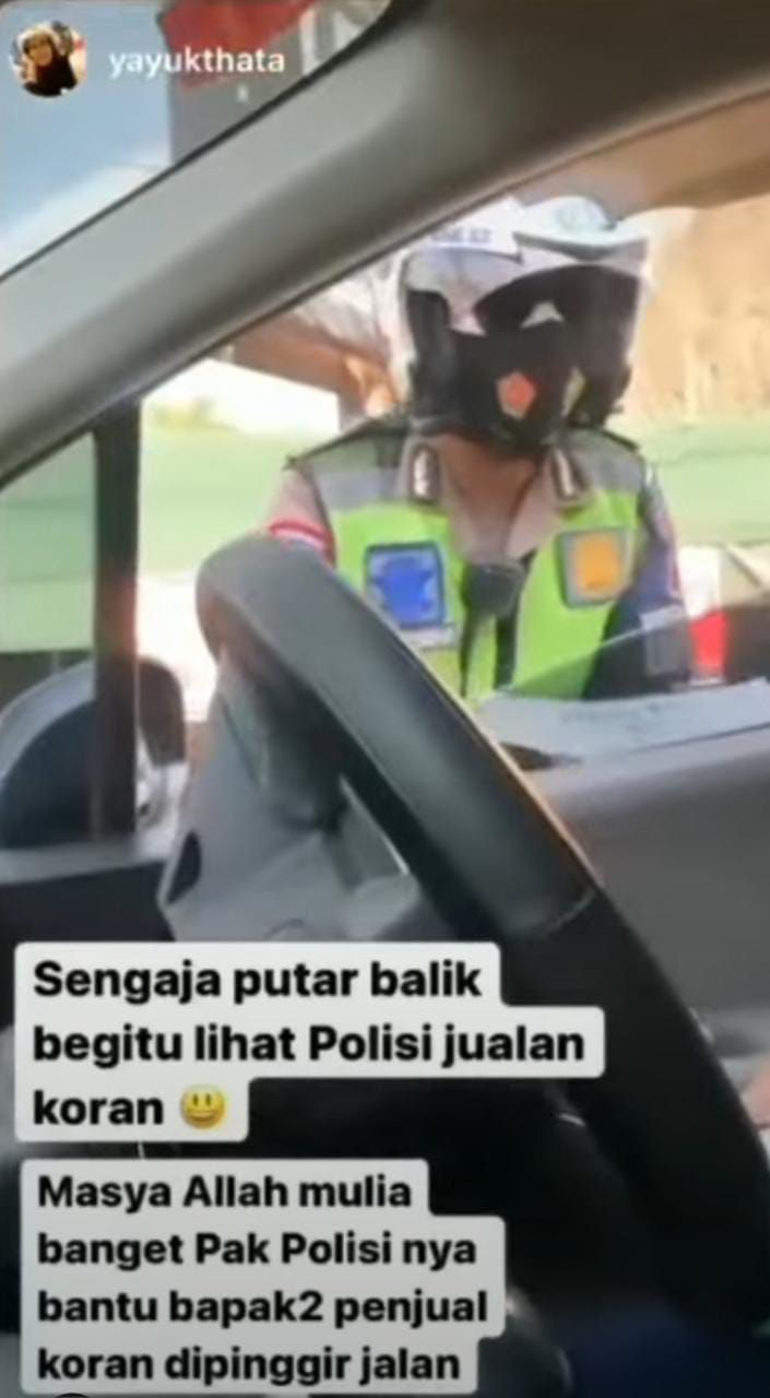 Polisi Jualan Koran