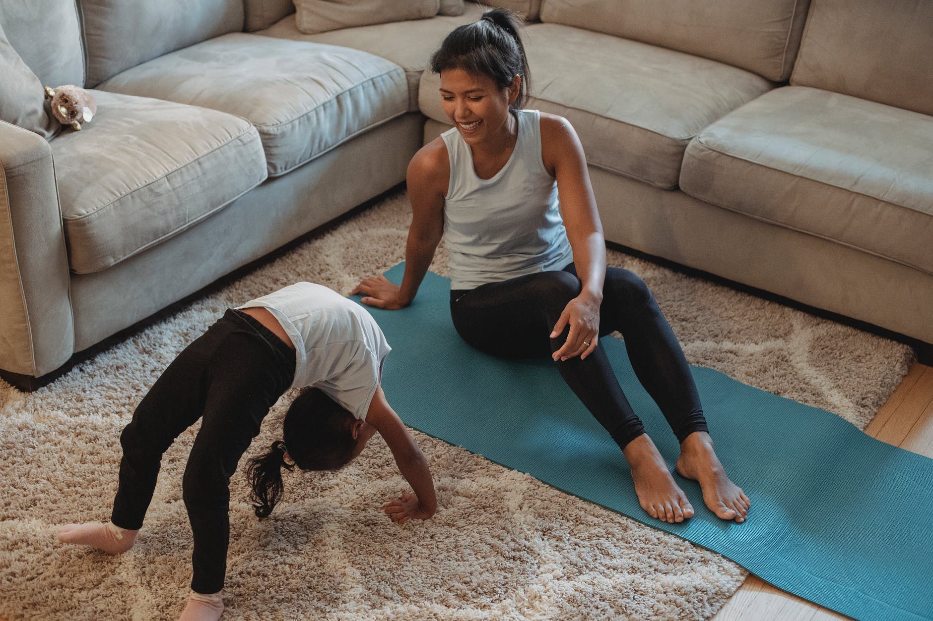Latihan Yoga bersama ibu dan anak