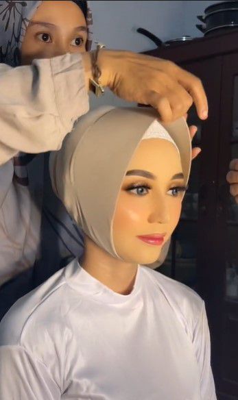 Viral MUA Pasang Hijab Pengantin sampai Dikira Patung