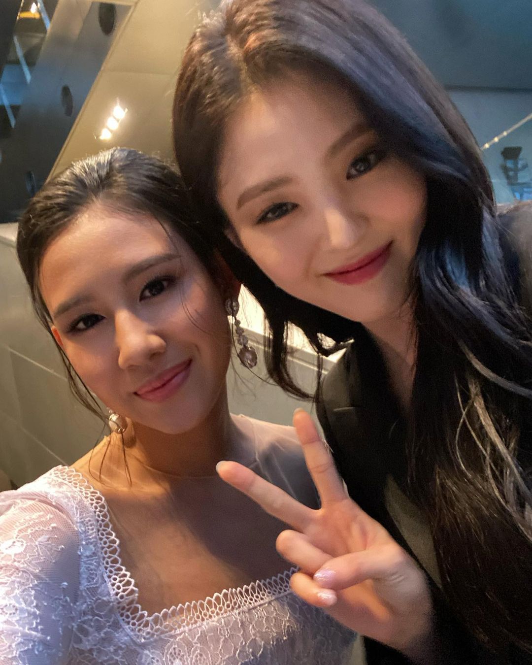 Shenina Cinnamon dan Han So Hee