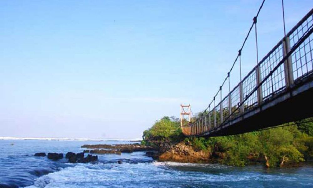 Wisata Pantai Jawa Barat - Pantai Sayang Heulang