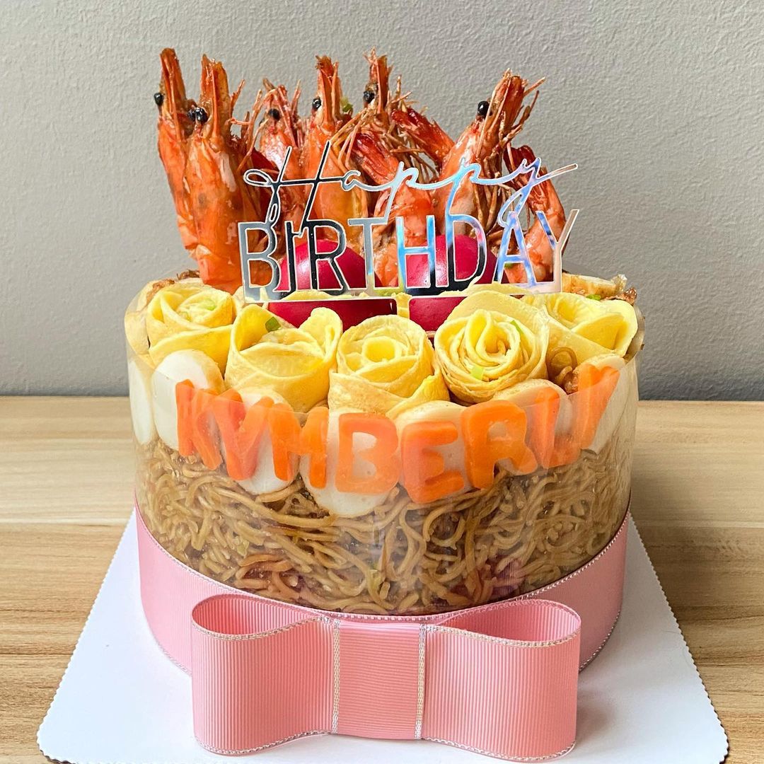 Kue ulang tahun mie goreng