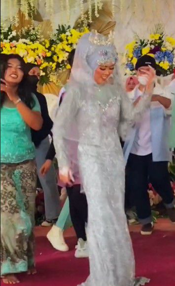 Mempelai Wanita Joget Kpop di Pernikahannya