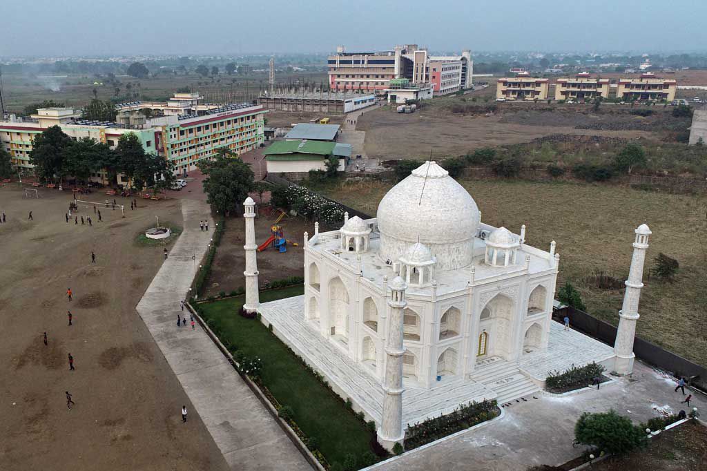 Replika Taj Mahal