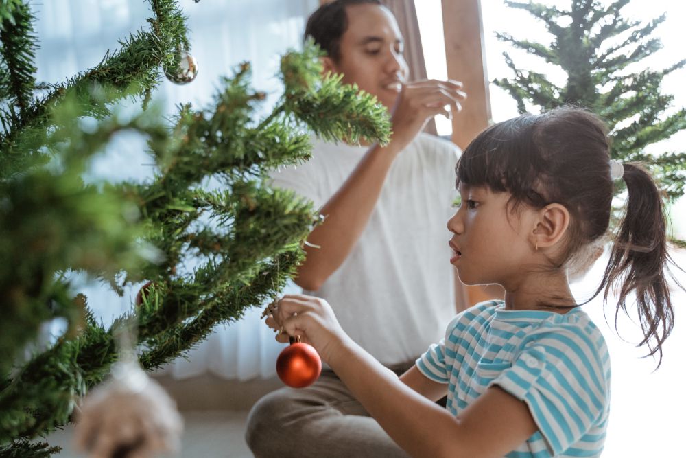 Tips Membersihkan Pohon Natal