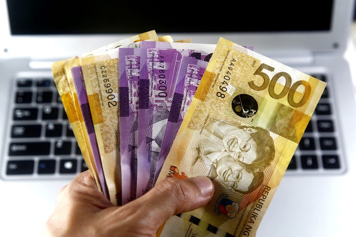 Ilustrasi Mata Uang Peso Filipina
