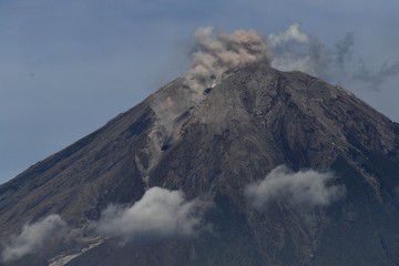 Nama Nama Gunung di Pulau Jawa (Semeru)