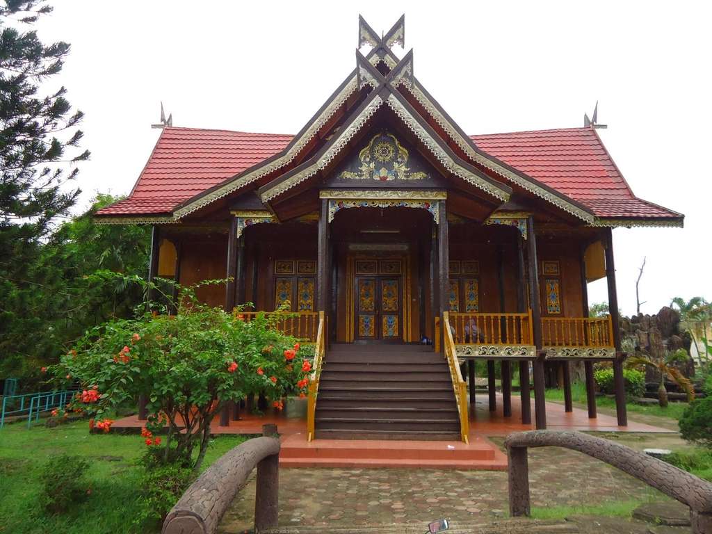 Nama Rumah Adat