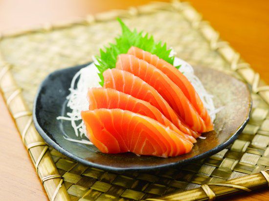 Ikan mentah yang dijadikan bahan masakan sushi