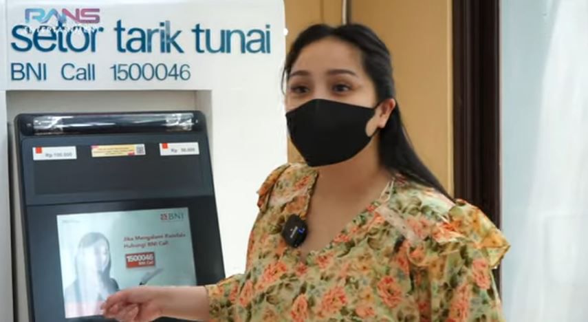 Nagita Slavina Pasang Mesin ATM di Dalam Rumah