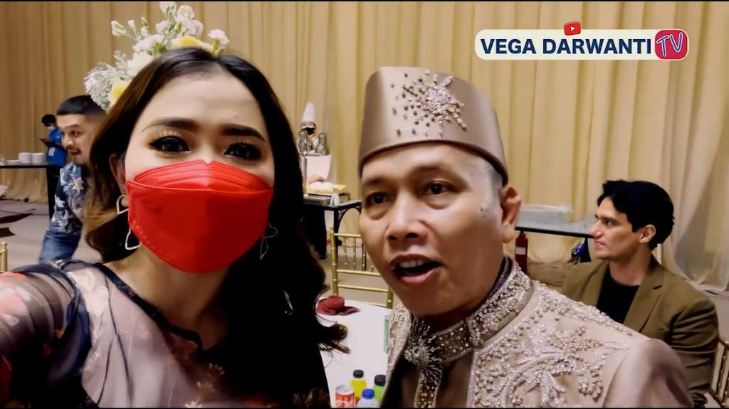 Vega Darwanti dan Ayah Rozak