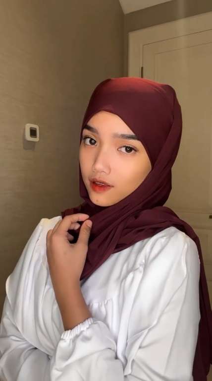 Gaya Fuji Berhijab