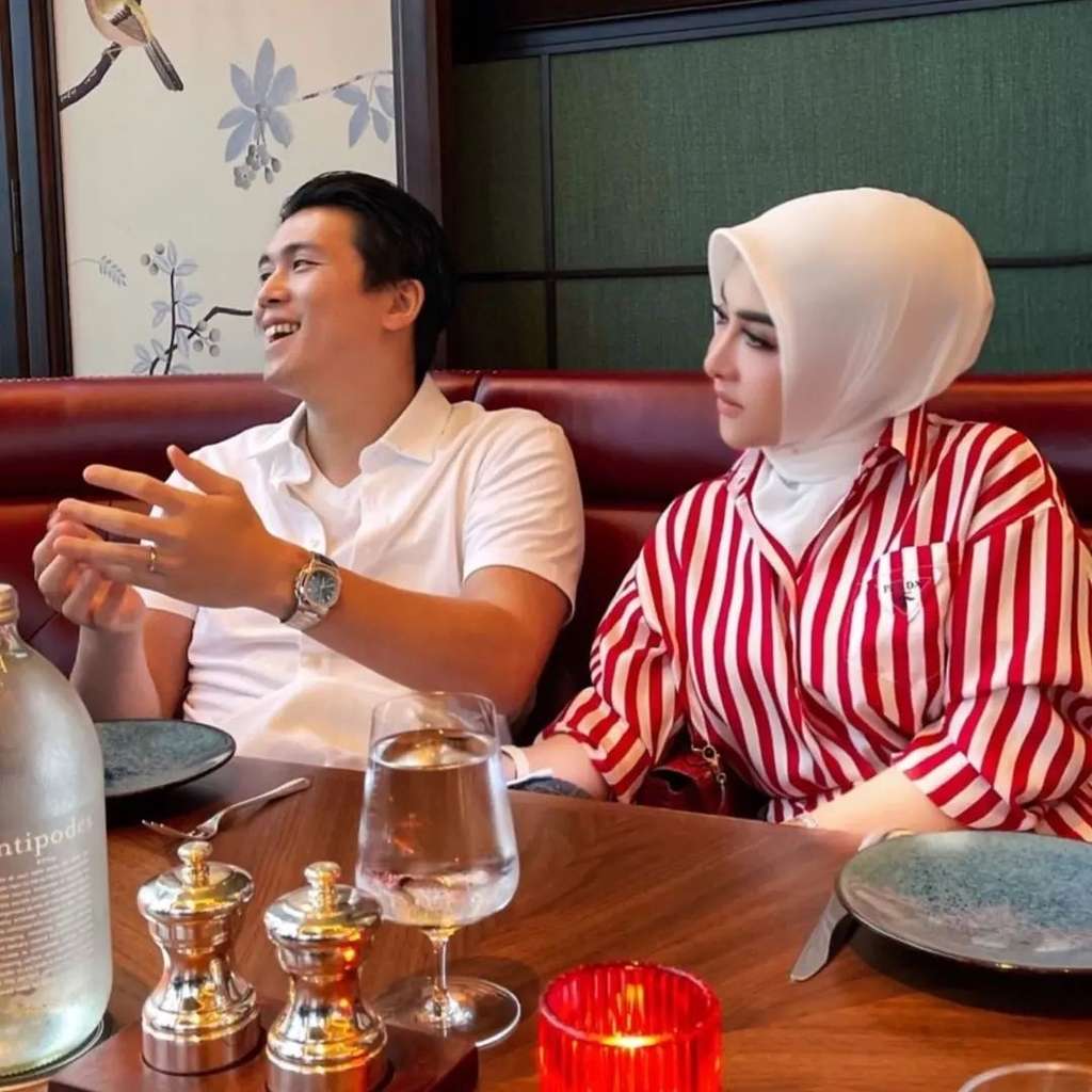 Syahrini dan Reino Barack