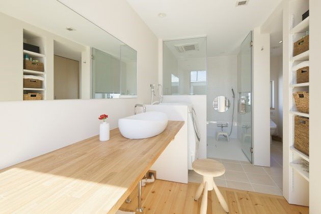 Desain Kamar Mandi dan WC Pisah - Scandinavian